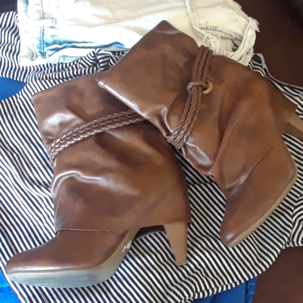 Vanity brown tie boots.